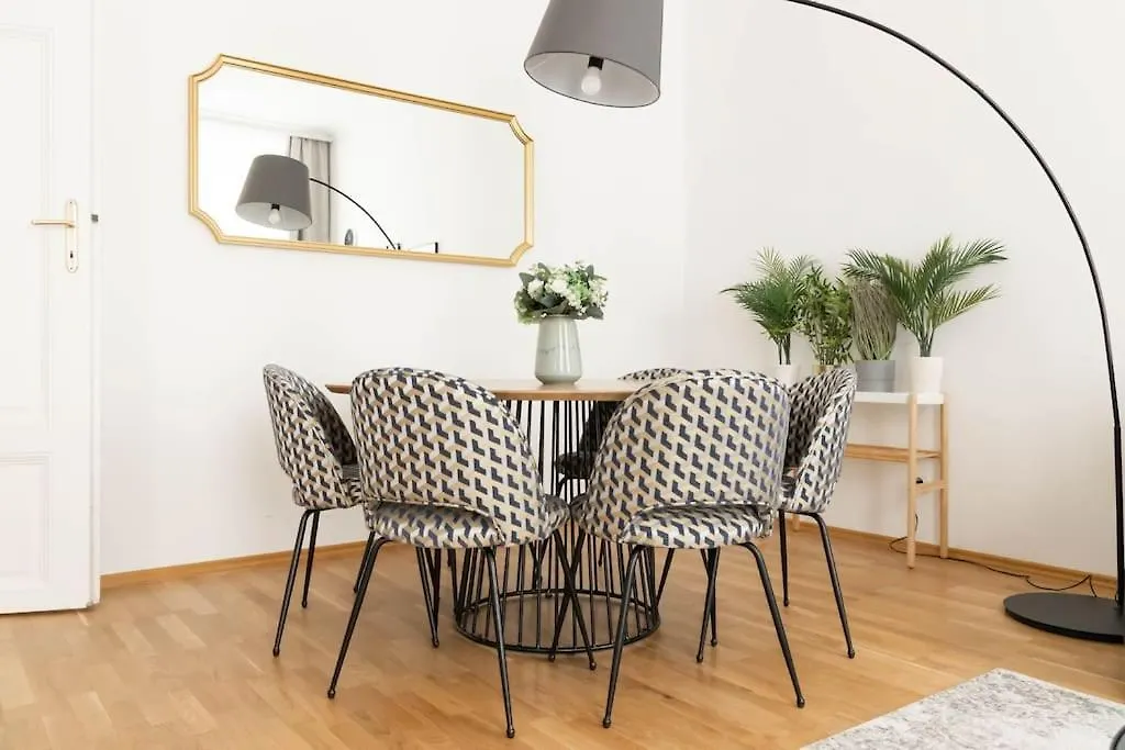 Franz 23 - Typical Viennese Apartment In The Heart Of Vienna contacts