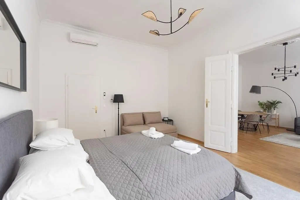 Franz 23 - Typical Viennese Apartment In The Heart Of Vienna