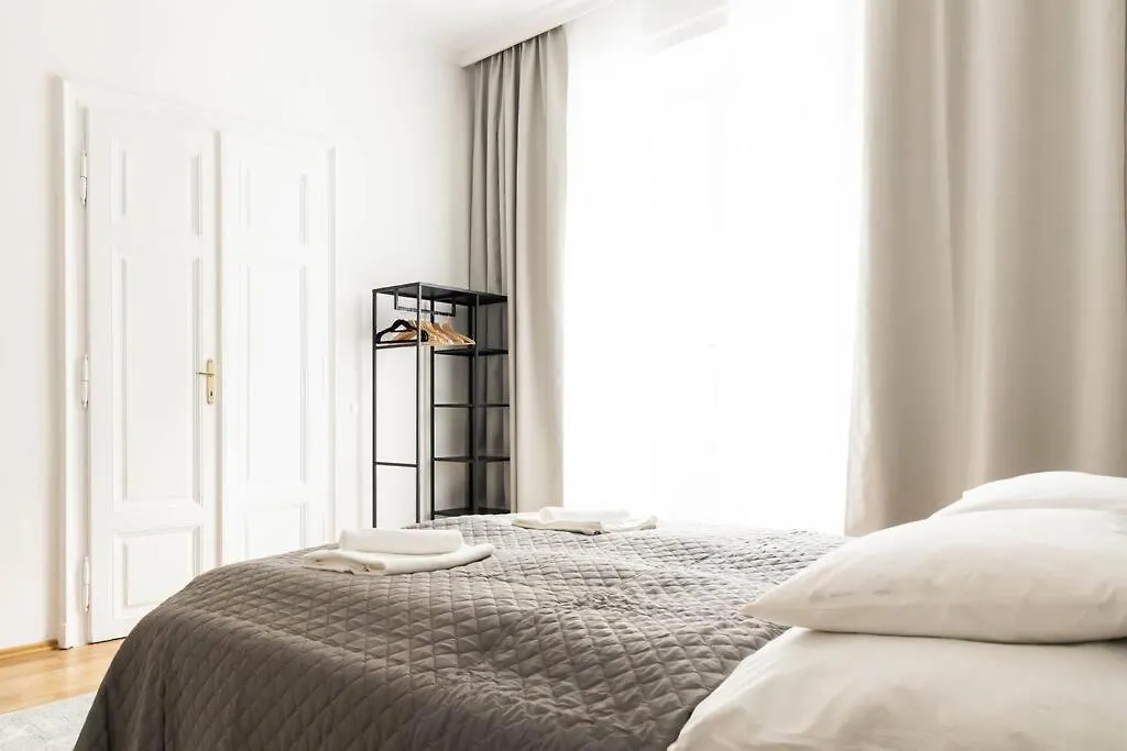 Franz 23 - Typical Viennese Apartment In The Heart Of Vienna 0*,  Austria