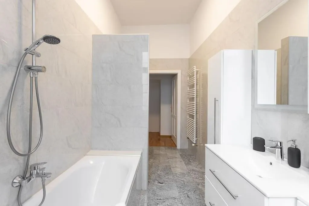 Franz 23 - Typical Viennese Apartment In The Heart Of Vienna 0*,  Austria